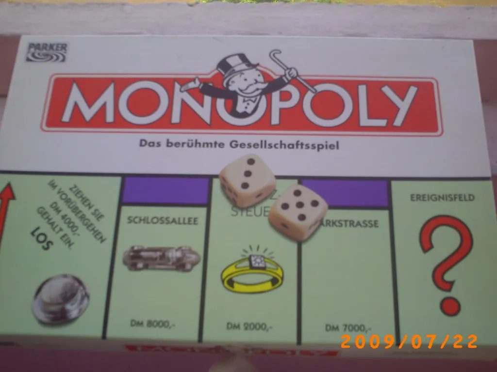Monopoly und Scrabble in Top Zustand