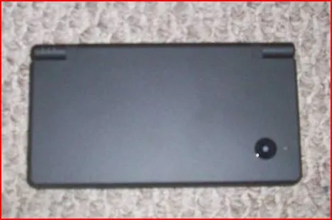 Nintendo DSi schwarz inkl. 6 Spielen