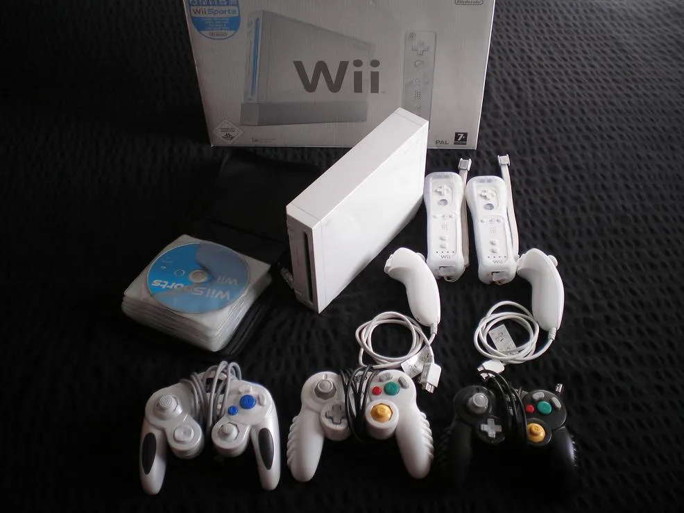 Nintendo Wii Modchip 2 Wiimotes(mit Nunchucks), 3 Gamecube Kontroller und 25 Spi