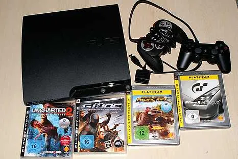 Sony Playstation 3 - 250GB - 2Controller/4Spiele WIE NEU