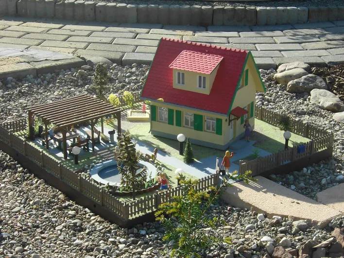 Mehrere selbstgebaute Gartenbahn häuser mit Beleuchtung ab 200 € – Bild 1